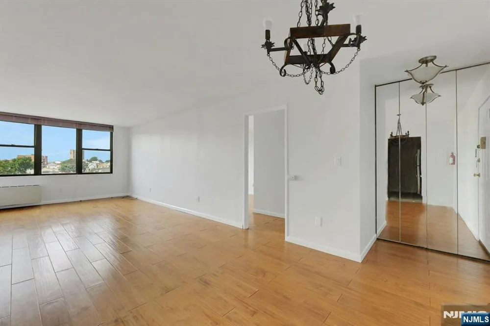 9019 Wall 6B North Bergen, NJ 07047