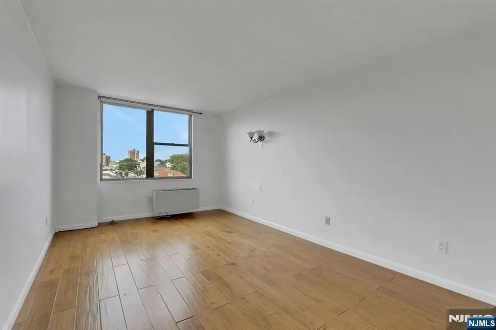 9019 Wall 6B North Bergen, NJ 07047