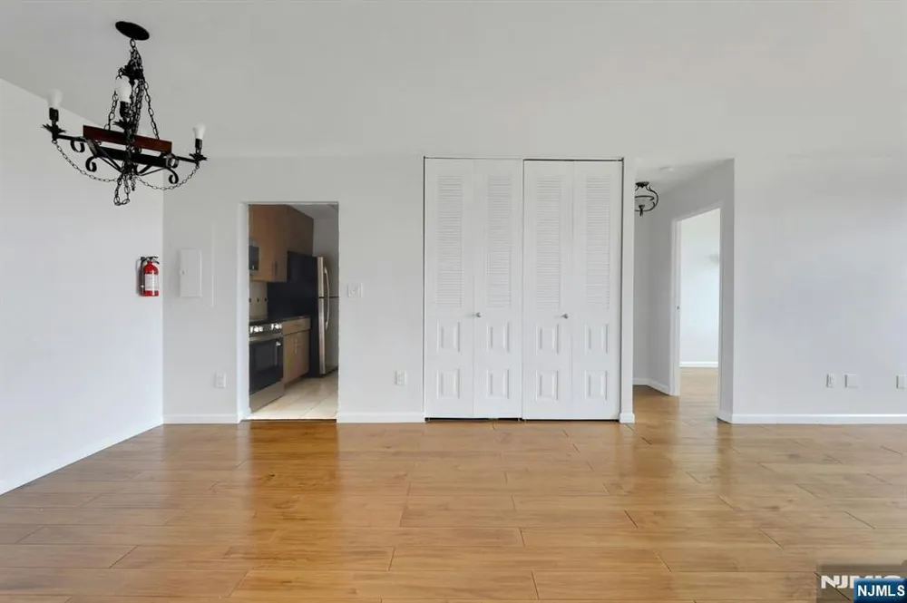 9019 Wall 6B North Bergen, NJ 07047