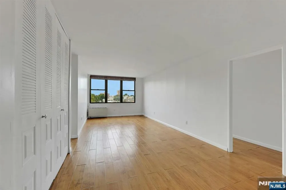 9019 Wall 6B North Bergen, NJ 07047