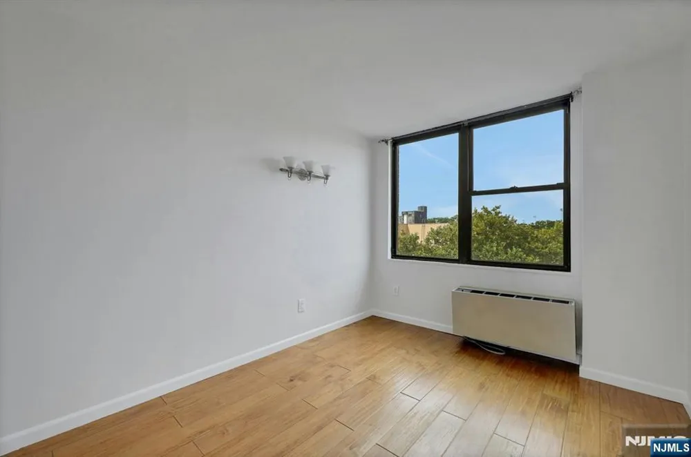 9019 Wall 6B North Bergen, NJ 07047