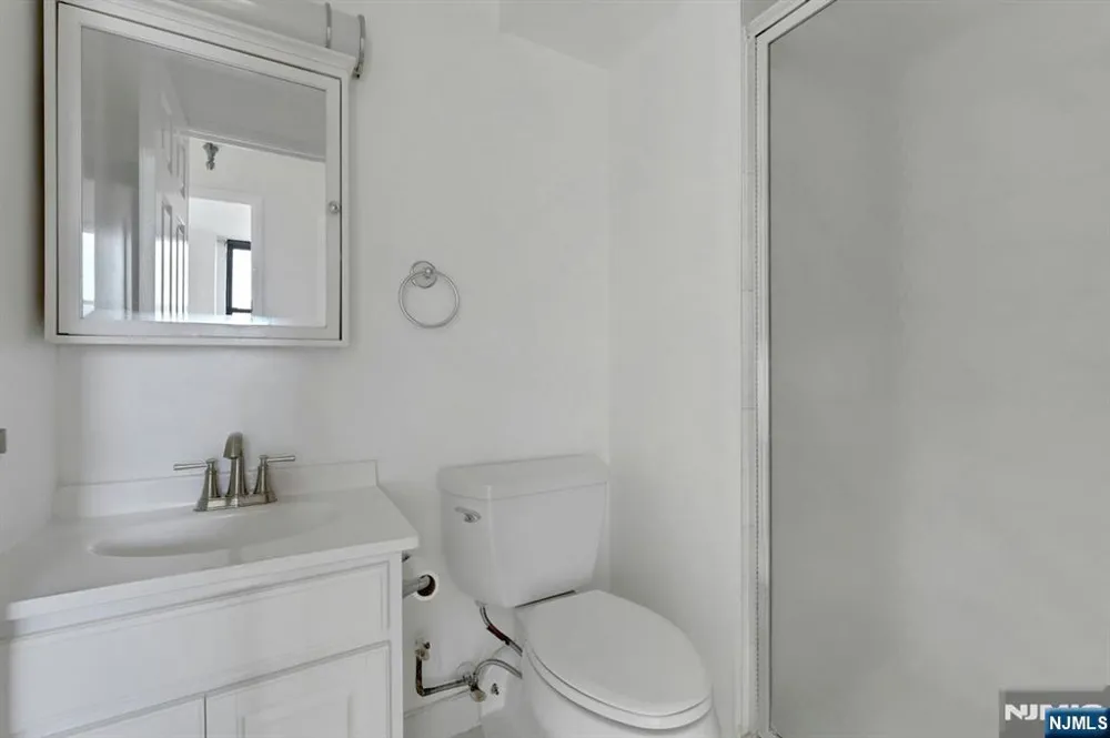 9019 Wall 6B North Bergen, NJ 07047