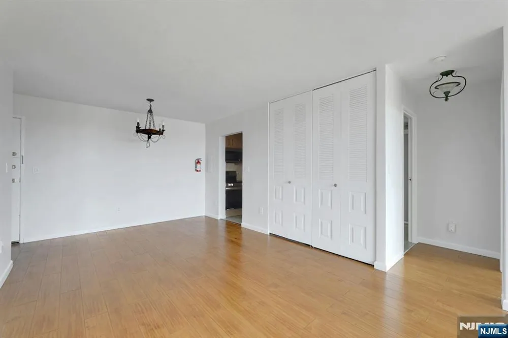 9019 Wall 6B North Bergen, NJ 07047