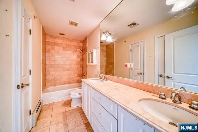 27 Harrington Court Harrington Park, NJ 07640