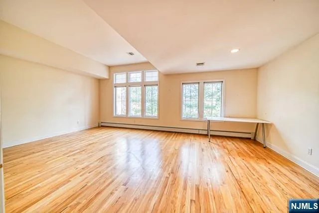 27 Harrington Court Harrington Park, NJ 07640