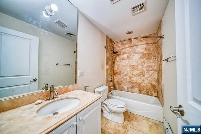 27 Harrington Court Harrington Park, NJ 07640