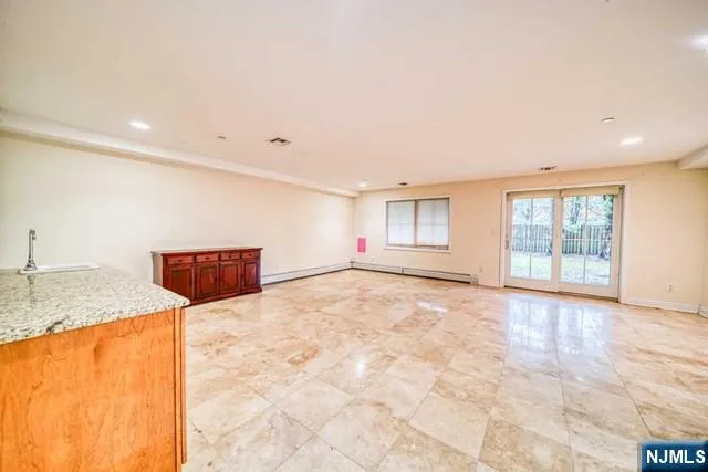 27 Harrington Court Harrington Park, NJ 07640