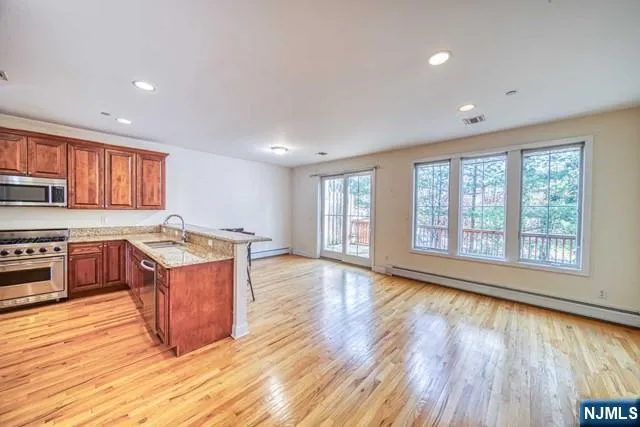 27 Harrington Court Harrington Park, NJ 07640