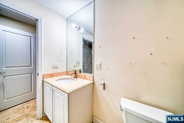 27 Harrington Court Harrington Park, NJ 07640