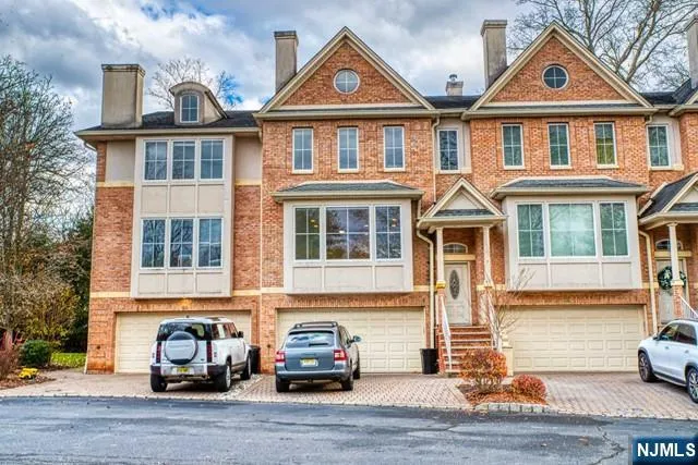 27 Harrington Court Harrington Park, NJ 07640