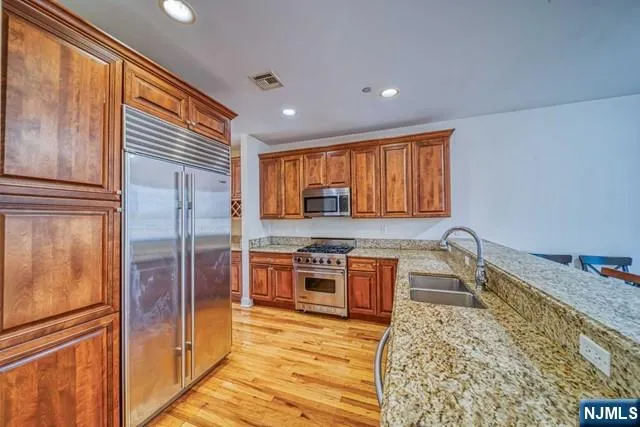 27 Harrington Court Harrington Park, NJ 07640
