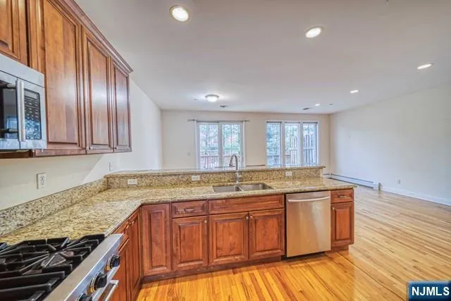 27 Harrington Court Harrington Park, NJ 07640