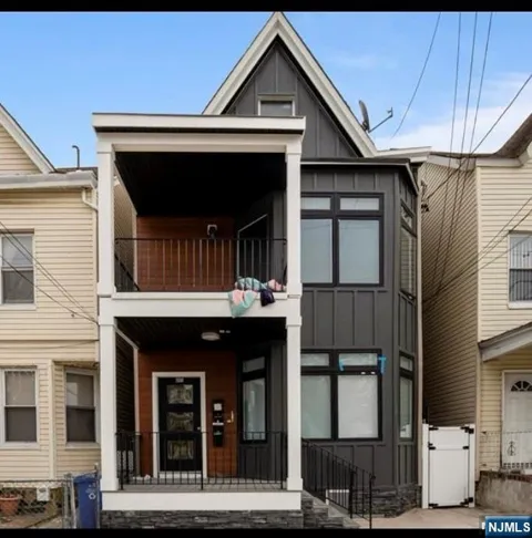 605 Madison Avenue 1