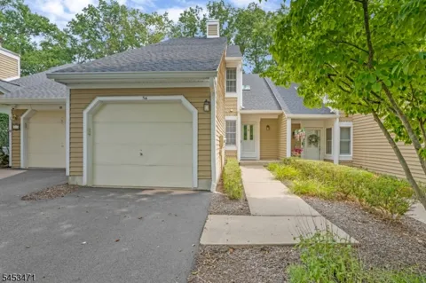 54 Eton Ct