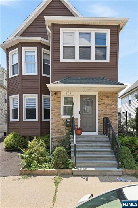 204 Hayward Place 1