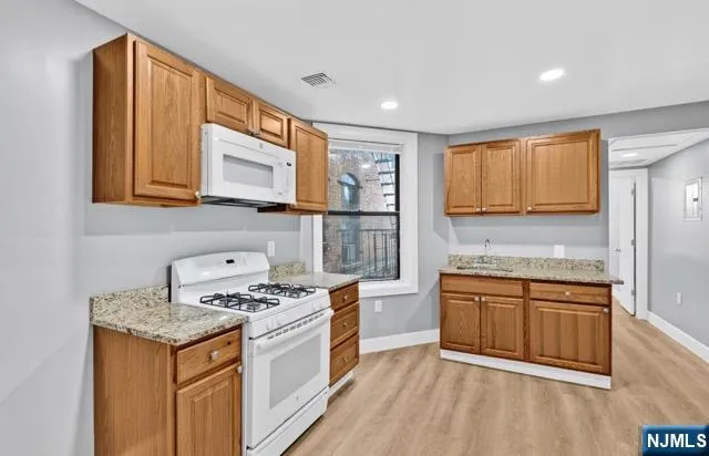 220 3rd Street 15 Passaic, NJ 07055