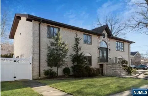 703 Day Avenue The first fl