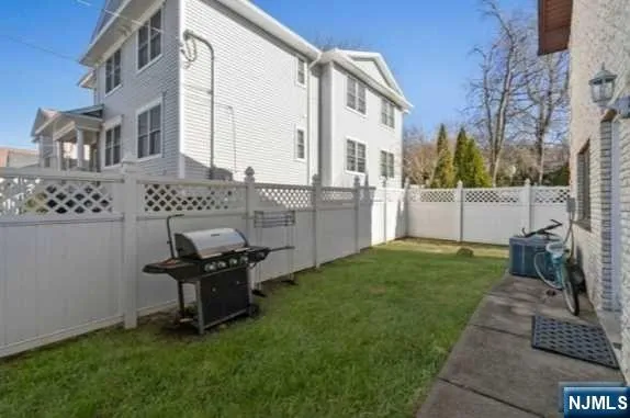 703 Day Avenue The first fl Ridgefield, NJ 07657