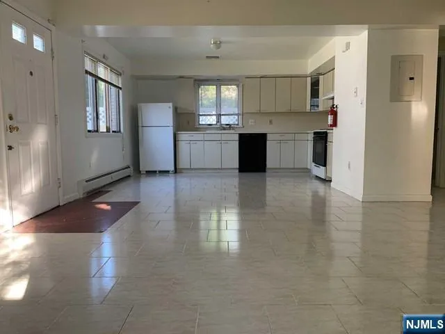 703 Day Avenue The first fl Ridgefield, NJ 07657