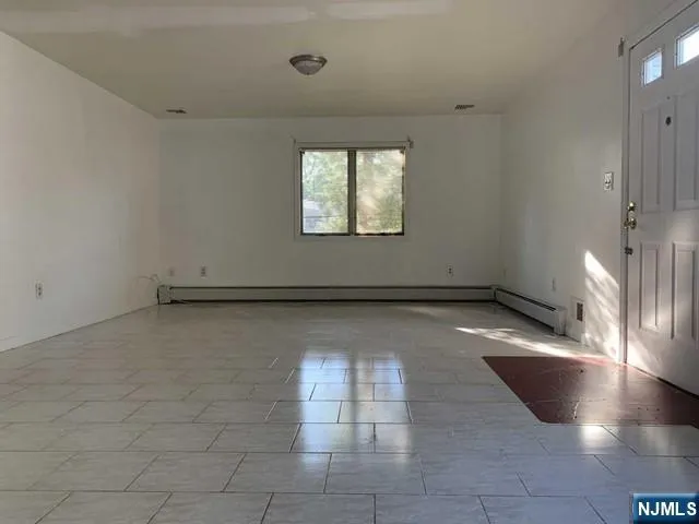 703 Day Avenue The first fl Ridgefield, NJ 07657