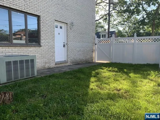 703 Day Avenue The first fl Ridgefield, NJ 07657