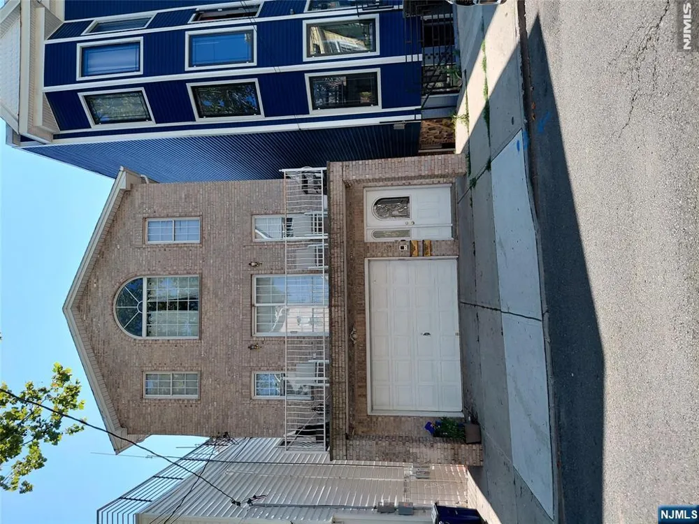 128 Randolph Avenue apt# 1 Jersey City, NJ 07305