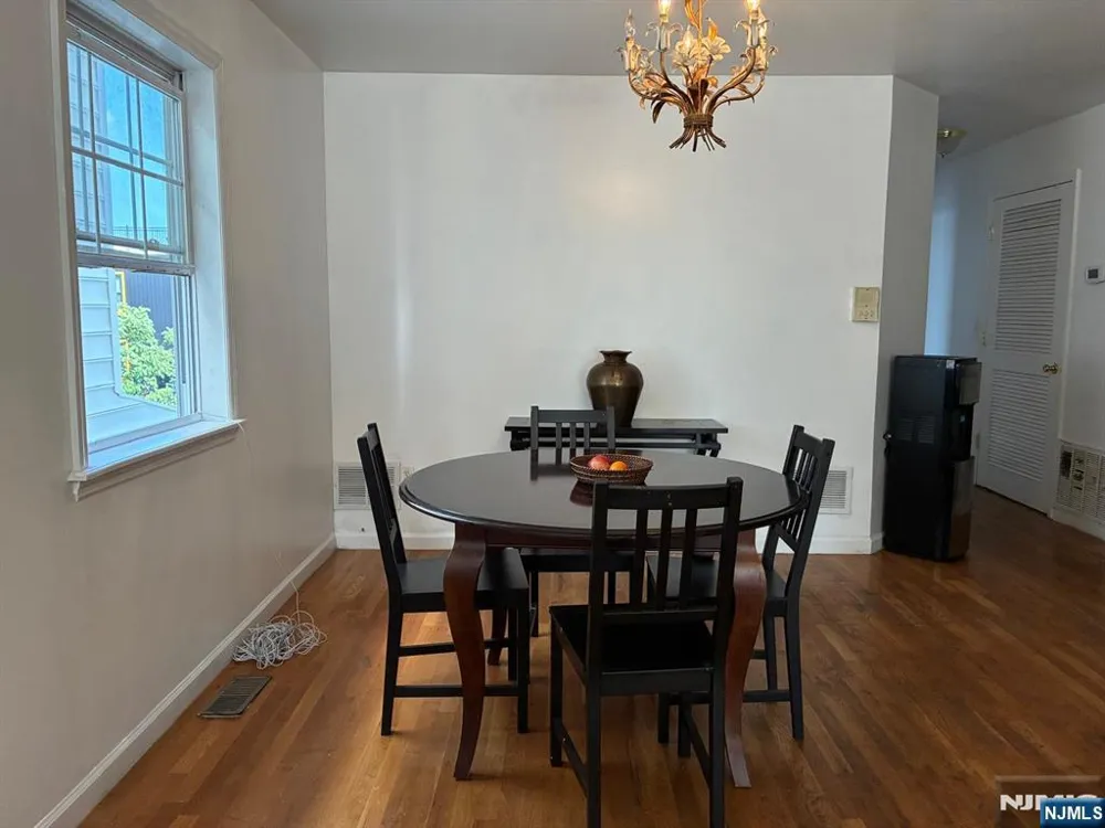 128 Randolph Avenue apt# 1 Jersey City, NJ 07305