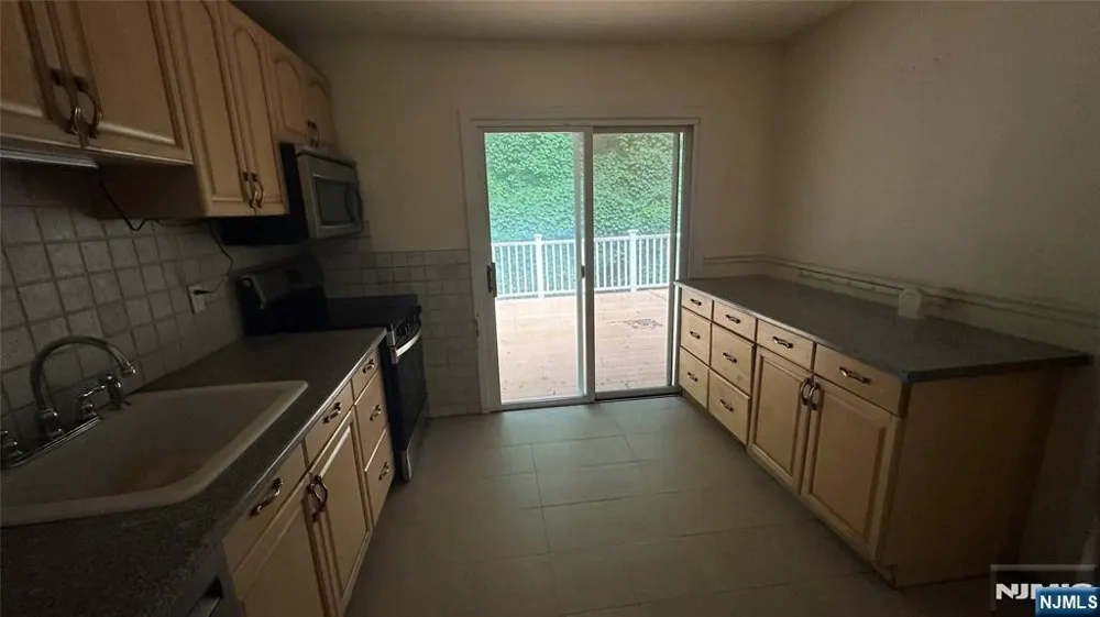 95 Longwood Lake Road Jefferson Township, NJ 07438