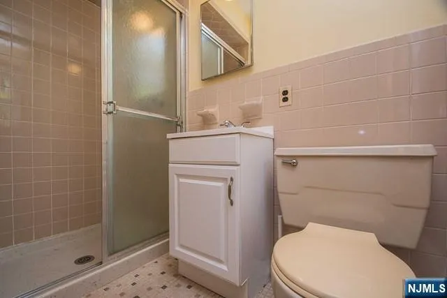 403 Longview Northvale, NJ 07647