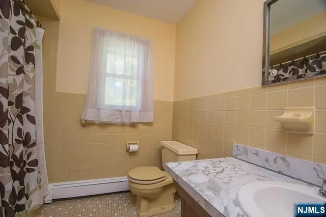 403 Longview Northvale, NJ 07647