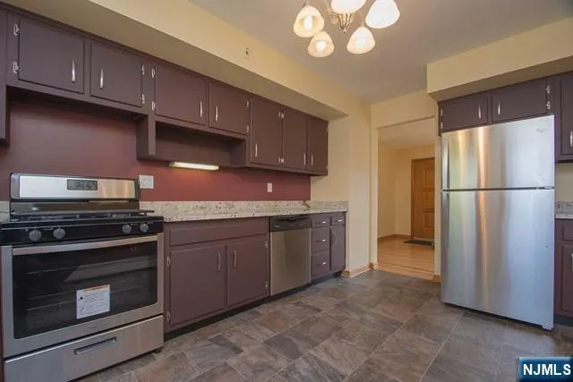 403 Longview Northvale, NJ 07647