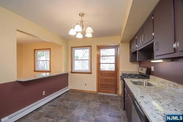 403 Longview Northvale, NJ 07647