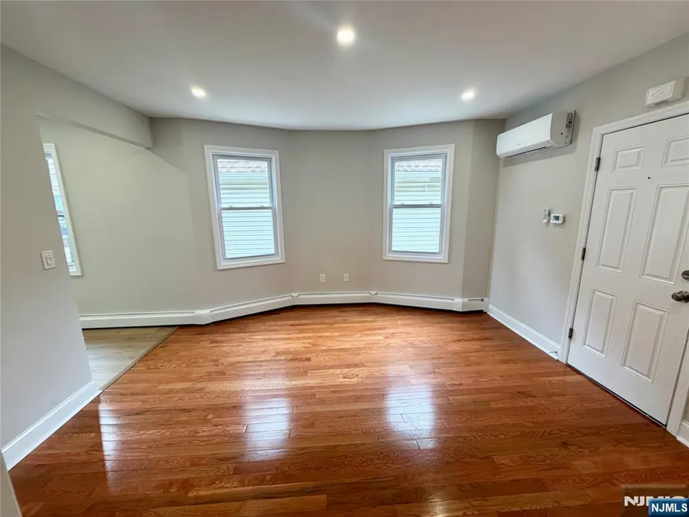 35 Claremont Avenue 2 Montclair, NJ 07042