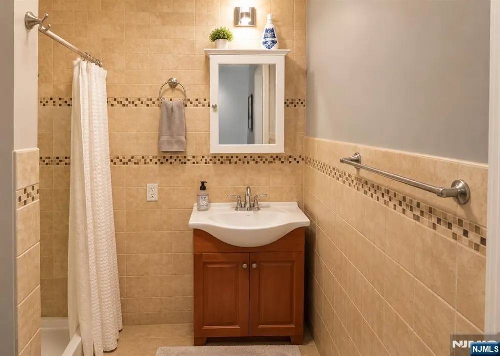 6 Pineview Terrace 1B Montvale, NJ 07645