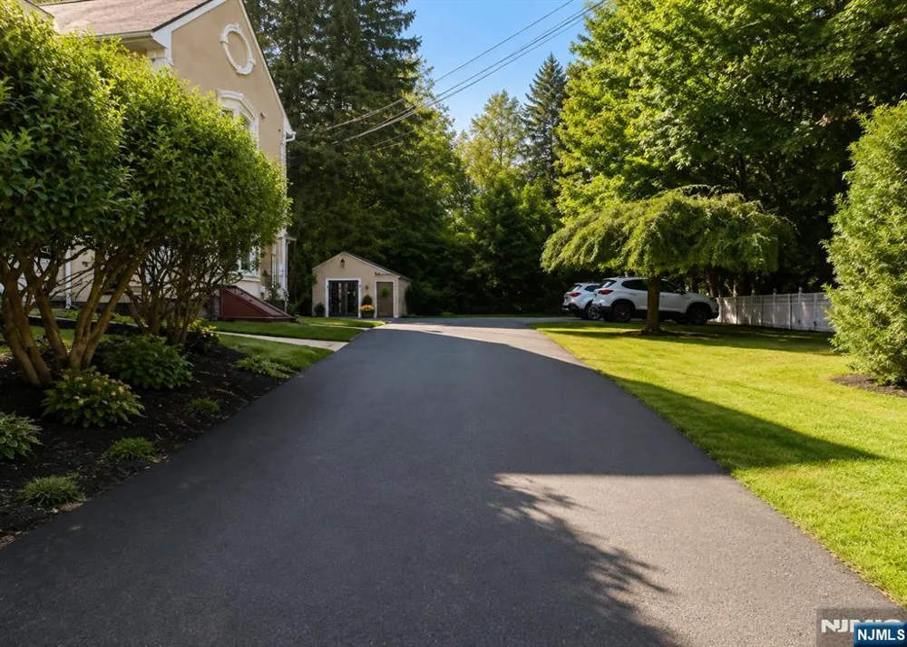 6 Pineview Terrace 1B Montvale, NJ 07645
