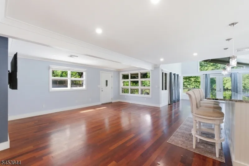 19 Harmony Ter Harmony, NJ 08865