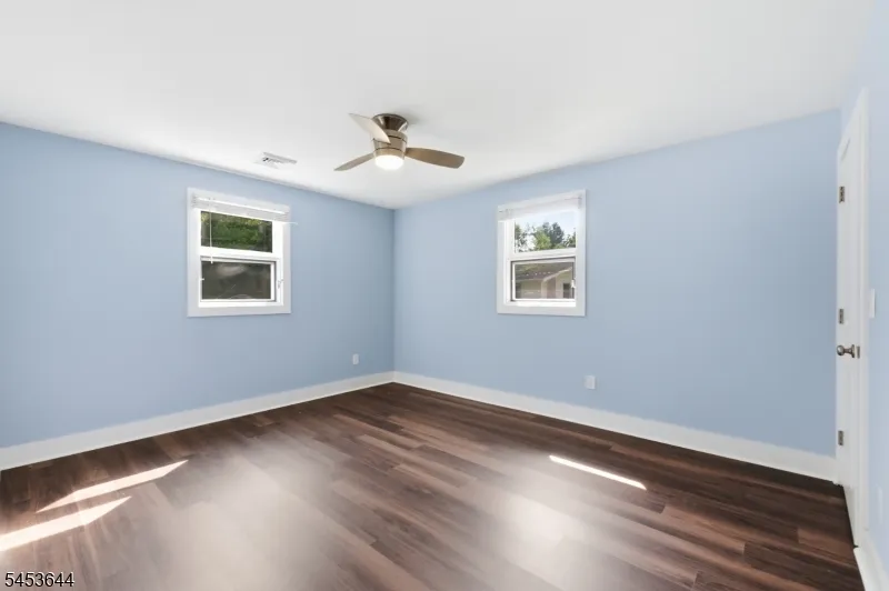 19 Harmony Ter Harmony, NJ 08865