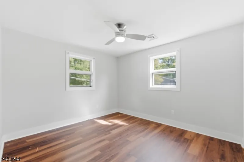 19 Harmony Ter Harmony, NJ 08865