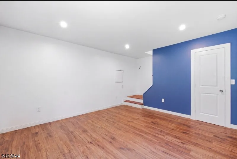 19 Harmony Ter Harmony, NJ 08865