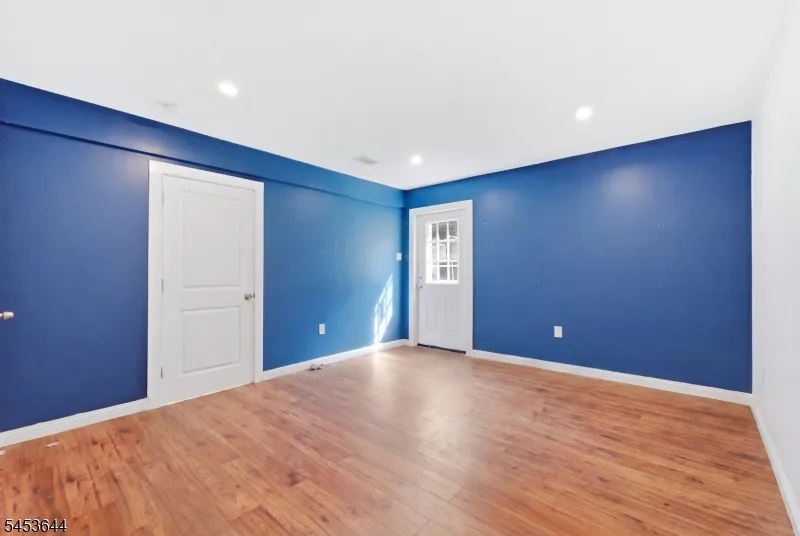19 Harmony Ter Harmony, NJ 08865