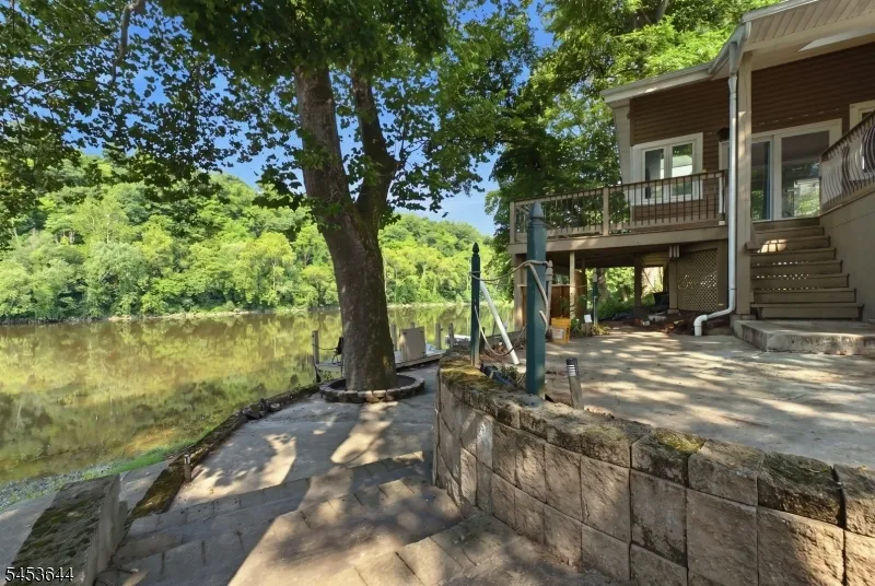 19 Harmony Ter Harmony, NJ 08865