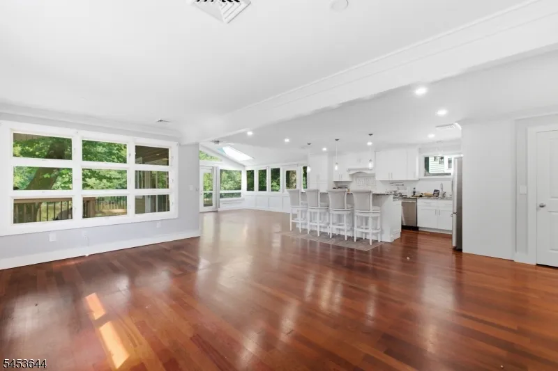 19 Harmony Ter Harmony, NJ 08865