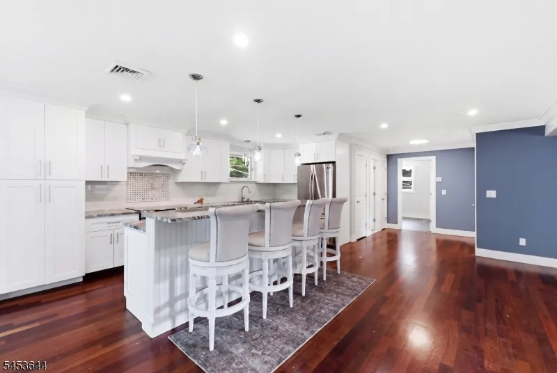 19 Harmony Ter Harmony, NJ 08865