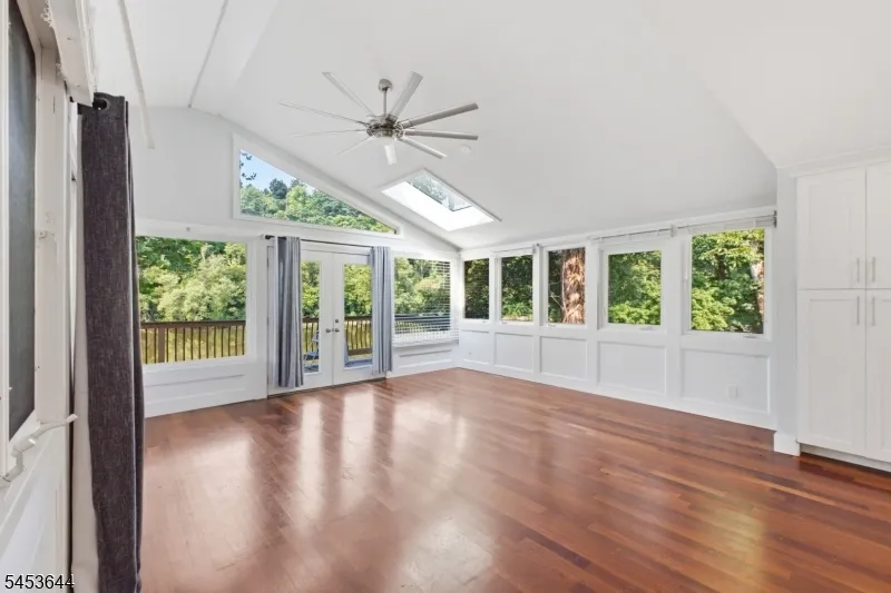 19 Harmony Ter Harmony, NJ 08865