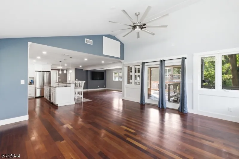 19 Harmony Ter Harmony, NJ 08865