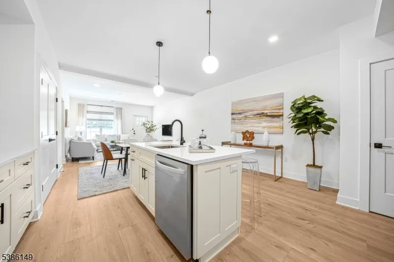 20 Encampment Ct101 #101 Unit 101 Montville, NJ 07082