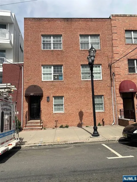 6107 Park Avenue 2