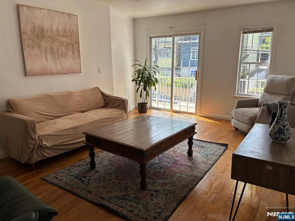 128 Randolph Avenue Apt # 2 Jersey City, NJ 07305