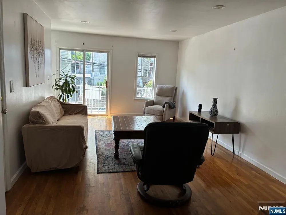 128 Randolph Avenue Apt # 2 Jersey City, NJ 07305