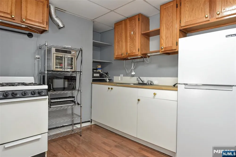 72 Newark Avenue 2 Paterson, NJ 07503